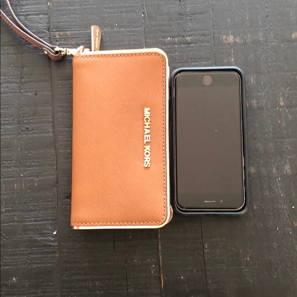 Michael Kors wristlet wallet camel & rose gold 💗 - Picture 4 of 4